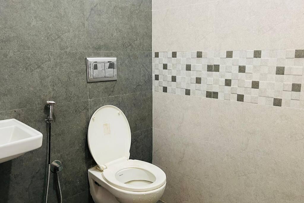 Rajamandiram 3Bhk Ac Apartment In Trivandrum Central 特里凡得琅 外观 照片